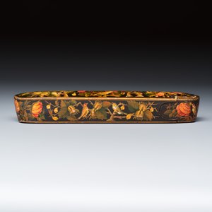 A fine Qajar lacquered papier-mâché pen box or qalamdan — photo 3