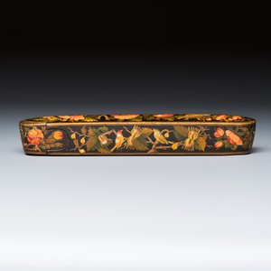 A fine Qajar lacquered papier-mâché pen box or qalamdan — photo 5