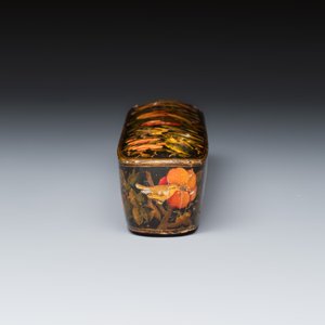 A fine Qajar lacquered papier-mâché pen box or qalamdan — photo 6