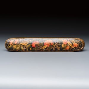 A fine Qajar lacquered papier-mâché pen box or qalamdan — photo 7