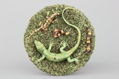 A fine quality Portuguese Caldas Da Rainha plate with a lizard, ca. 1920