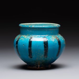 A fine Raqqa turquoise-glazed striped jar, Syria, 13th C. — photo 1