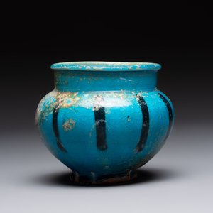A fine Raqqa turquoise-glazed striped jar, Syria, 13th C. — photo 4