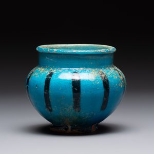 A fine Raqqa turquoise-glazed striped jar, Syria, 13th C. — photo 5