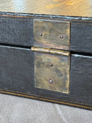 A fine rectangular Chinese lacquered and painted wooden box, signed Fen Yang Fu 汾陽府, dated 1669 — photo 8