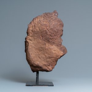 A fine red sandstone bust of a celestial nymph, Central India, 10/11th C. — 照片 4