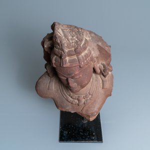 A fine red sandstone bust of a celestial nymph, Central India, 10/11th C. — 照片 6