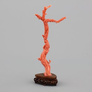A fine sculpted Chinese red coral branch with a Guanyin, birds and flowers, 19th C. — 照片 1