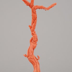 A fine sculpted Chinese red coral branch with a Guanyin, birds and flowers, 19th C. — 照片 3