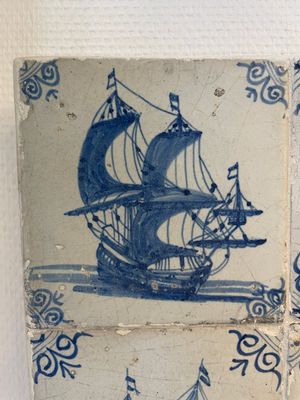 A fine set of 9 blue and white Dutch Delft tiles with ships, 17th C. — foto 4