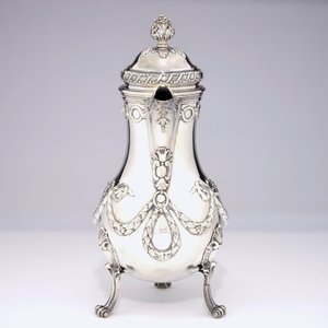 A fine silver coffee jug with wooden handle, Bruges, Pieter De Thieu, 1774 — 照片 1