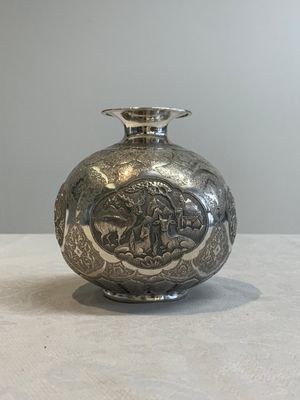 A fine silver vase with birds for the Turkish market, Egypt, dated 1936 — foto 2