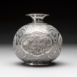 A fine silver vase with birds for the Turkish market, Egypt, dated 1936 — foto 1