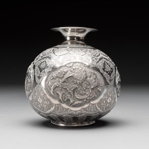 A fine silver vase with birds for the Turkish market, Egypt, dated 1936 — foto 2