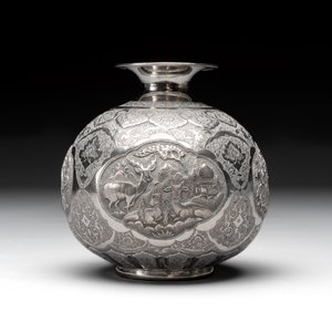 A fine silver vase with birds for the Turkish market, Egypt, dated 1936 — foto 3