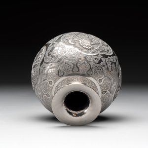 A fine silver vase with birds for the Turkish market, Egypt, dated 1936 — foto 5