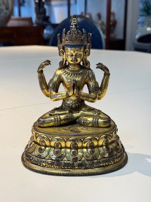 A fine Sino-Tibetan gilt-bronze Buddha, 17/18th C. — photo 1