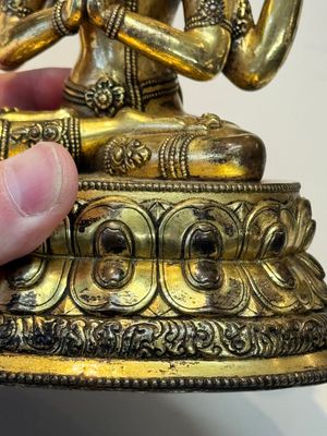 A fine Sino-Tibetan gilt-bronze Buddha, 17/18th C. — photo 11