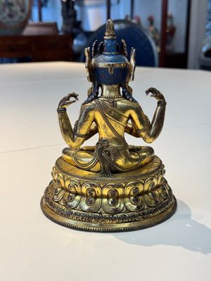 A fine Sino-Tibetan gilt-bronze Buddha, 17/18th C. — photo 3