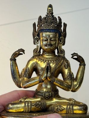 A fine Sino-Tibetan gilt-bronze Buddha, 17/18th C. — photo 6