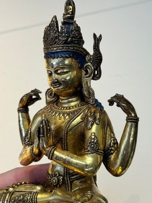 A fine Sino-Tibetan gilt-bronze Buddha, 17/18th C. — photo 7