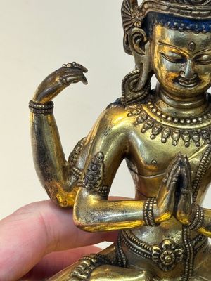A fine Sino-Tibetan gilt-bronze Buddha, 17/18th C. — photo 9
