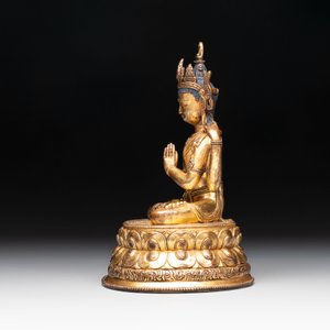 A fine Sino-Tibetan gilt-bronze Buddha, 17/18th C. — photo 2
