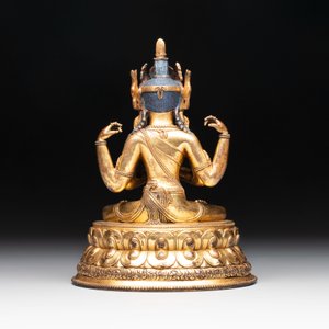 A fine Sino-Tibetan gilt-bronze Buddha, 17/18th C. — photo 3