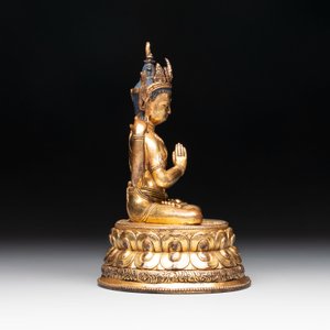 A fine Sino-Tibetan gilt-bronze Buddha, 17/18th C. — photo 4