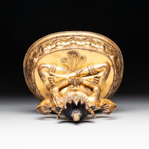 A fine Sino-Tibetan gilt-bronze Buddha, 17/18th C. — photo 5