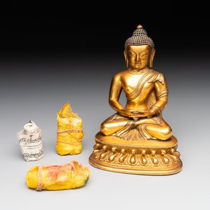 A fine Sino-Tibetan gilt-bronze figure of Buddha Shakyamuni, 17th C. — photo 1