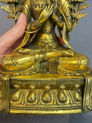 A fine Sino-Tibetan turquoise- and coral-inlaid gilt-bronze Buddha Maitreya, Kangxi — 照片 11