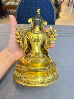 A fine Sino-Tibetan turquoise- and coral-inlaid gilt-bronze Buddha Maitreya, Kangxi — 照片 3