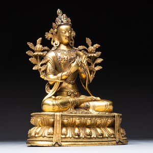 A fine Sino-Tibetan turquoise- and coral-inlaid gilt-bronze Buddha Maitreya, Kangxi — 照片 1
