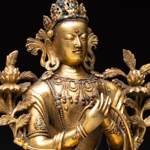 A fine Sino-Tibetan turquoise- and coral-inlaid gilt-bronze Buddha Maitreya, Kangxi — 照片 2