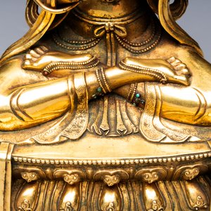 A fine Sino-Tibetan turquoise- and coral-inlaid gilt-bronze Buddha Maitreya, Kangxi — 照片 9