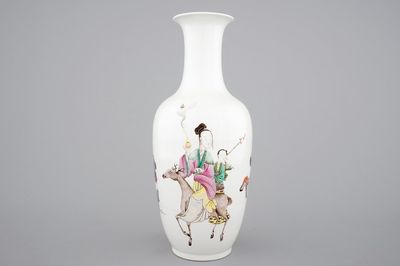 A fine slender Chinese famille rose porcelain vase, 19th C.