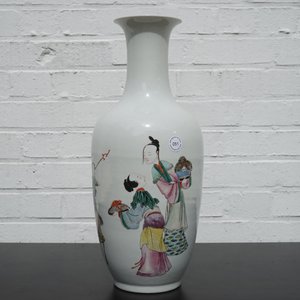 A fine slender Chinese famille rose porcelain vase, 19th C. — photo 11