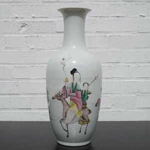 A fine slender Chinese famille rose porcelain vase, 19th C. — photo 12