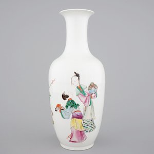 A fine slender Chinese famille rose porcelain vase, 19th C. — photo 2