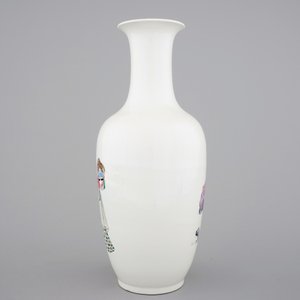 A fine slender Chinese famille rose porcelain vase, 19th C. — photo 3