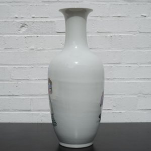 A fine slender Chinese famille rose porcelain vase, 19th C. — photo 10
