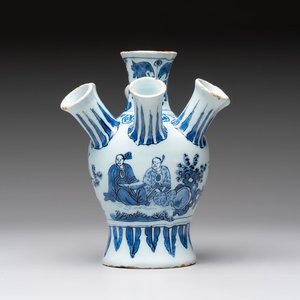A fine small blue and white Dutch Delft chinoiserie tulip vase, late 17th C. — photo 1