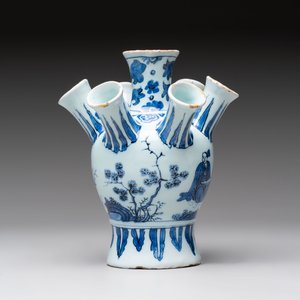 A fine small blue and white Dutch Delft chinoiserie tulip vase, late 17th C. — photo 4