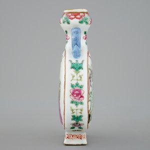 A fine small Chinese famille rose moon flask, early 19th C. — 照片 3