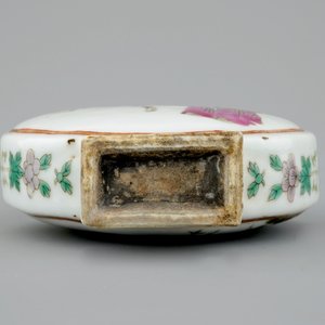 A fine small Chinese famille rose moon flask, early 19th C. — 照片 6