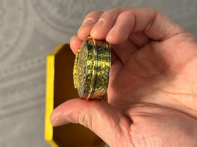 A fine Thai gilt silver box and cover, 20th C. — photo 10