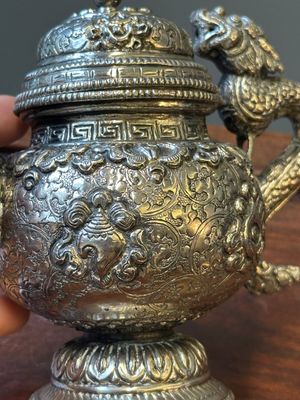 A fine Tibetan silver plated 'bajixiang' teapot, 19th C. — foto 12