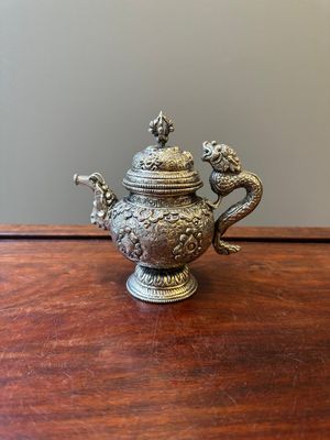 A fine Tibetan silver plated 'bajixiang' teapot, 19th C. — 照片 1