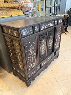 A fine Vietnamese mother-of-pearl-inlaid wooden cabinet, 19th C. — photo 1
